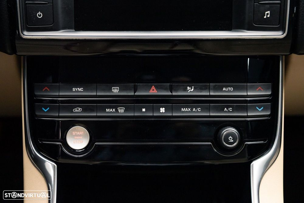 Jaguar XE 2.0 D Prestige Aut. - 38