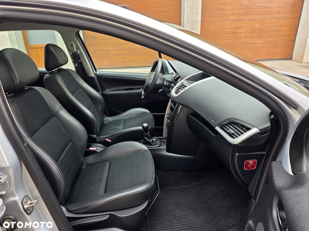 Peugeot 207 - 14