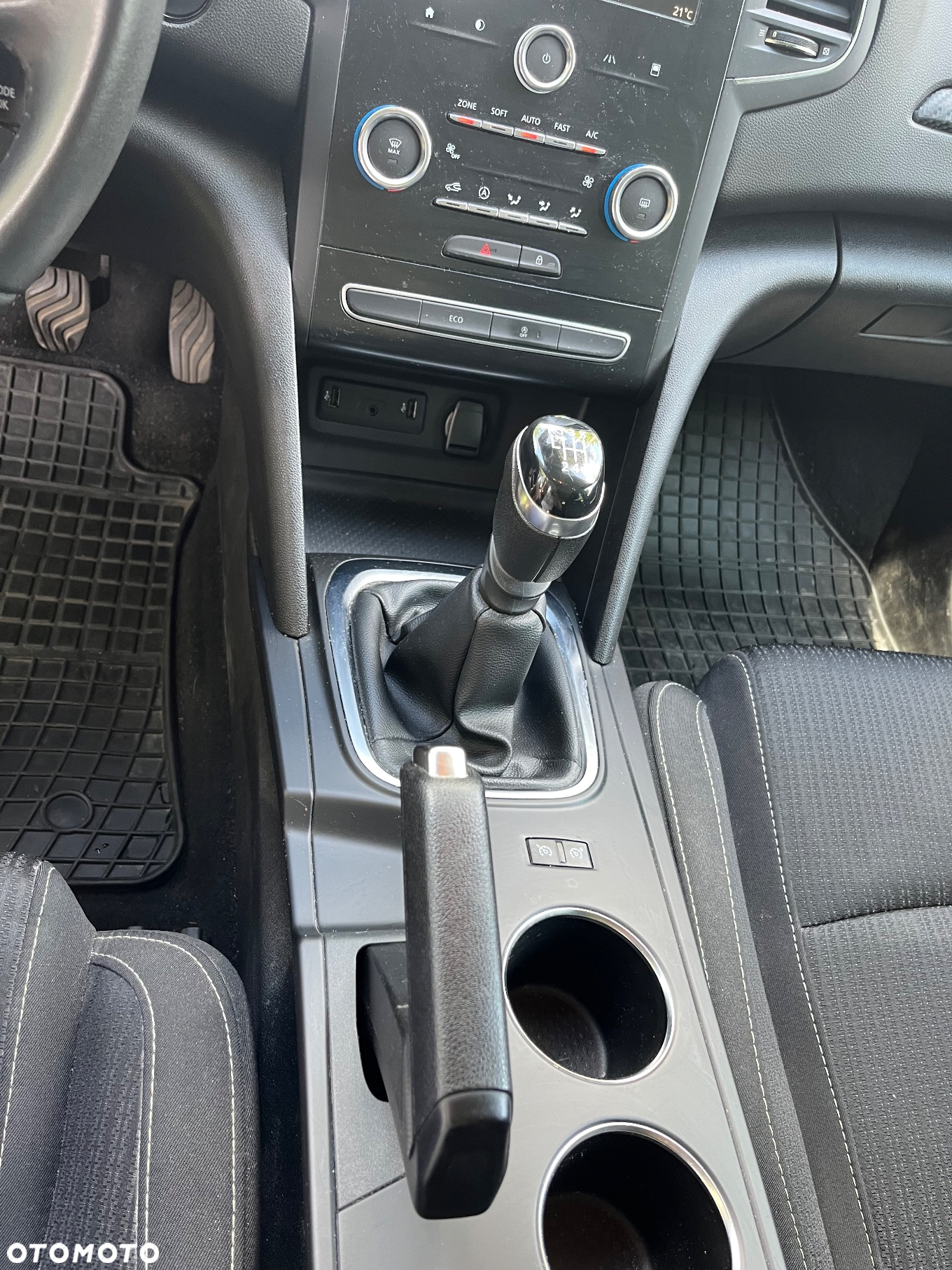 Renault Megane 1.5 Blue dCi Intens - 10