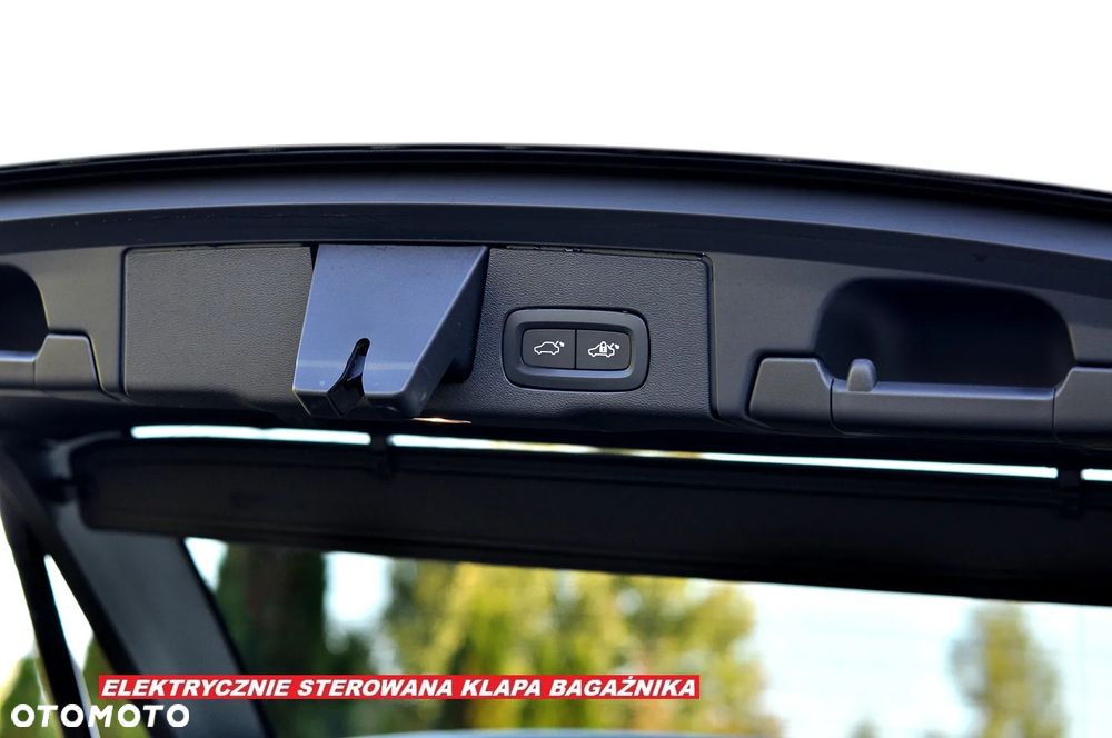 Volvo XC 60 B4 D Plus Dark - 18