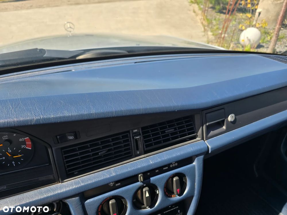 Mercedes-Benz W201 (190) - 25