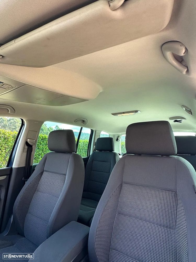 VW Touran 2.0 TDI Highline 7L - 19