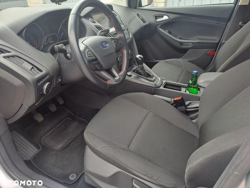 Ford Focus 1.6 SYNC Edition - 9