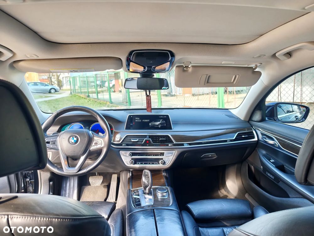 BMW Seria 7 750Li xDrive - 26