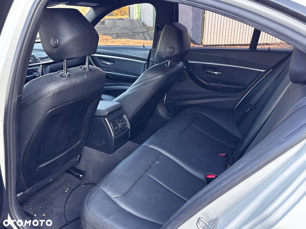BMW Seria 3 ver-330i-xdrive-m-sport-shadow - 15