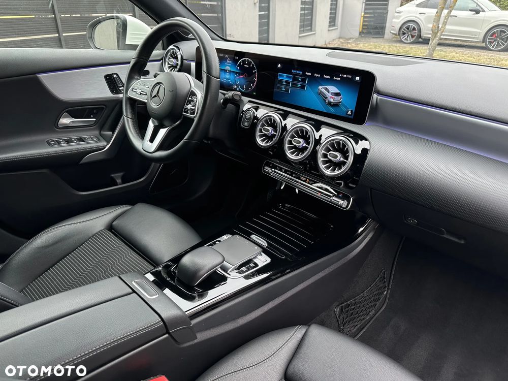 Mercedes-Benz Klasa A 250 Progressive 7G-DCT - 13