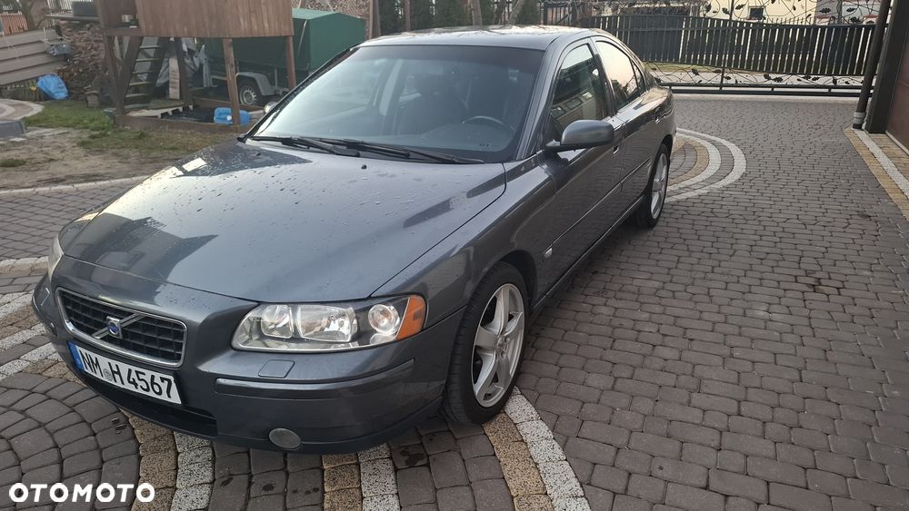 Volvo S60 2.4 Momentum - 1
