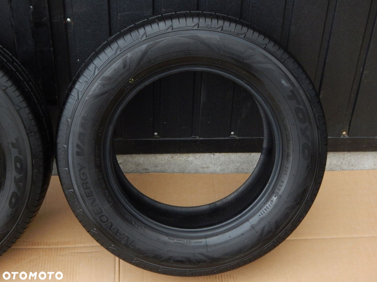 OPONA TOYO NANO ENERGY VAN 215/65 R16C 109/107 T 2 SZT. 8,59 mm - 4