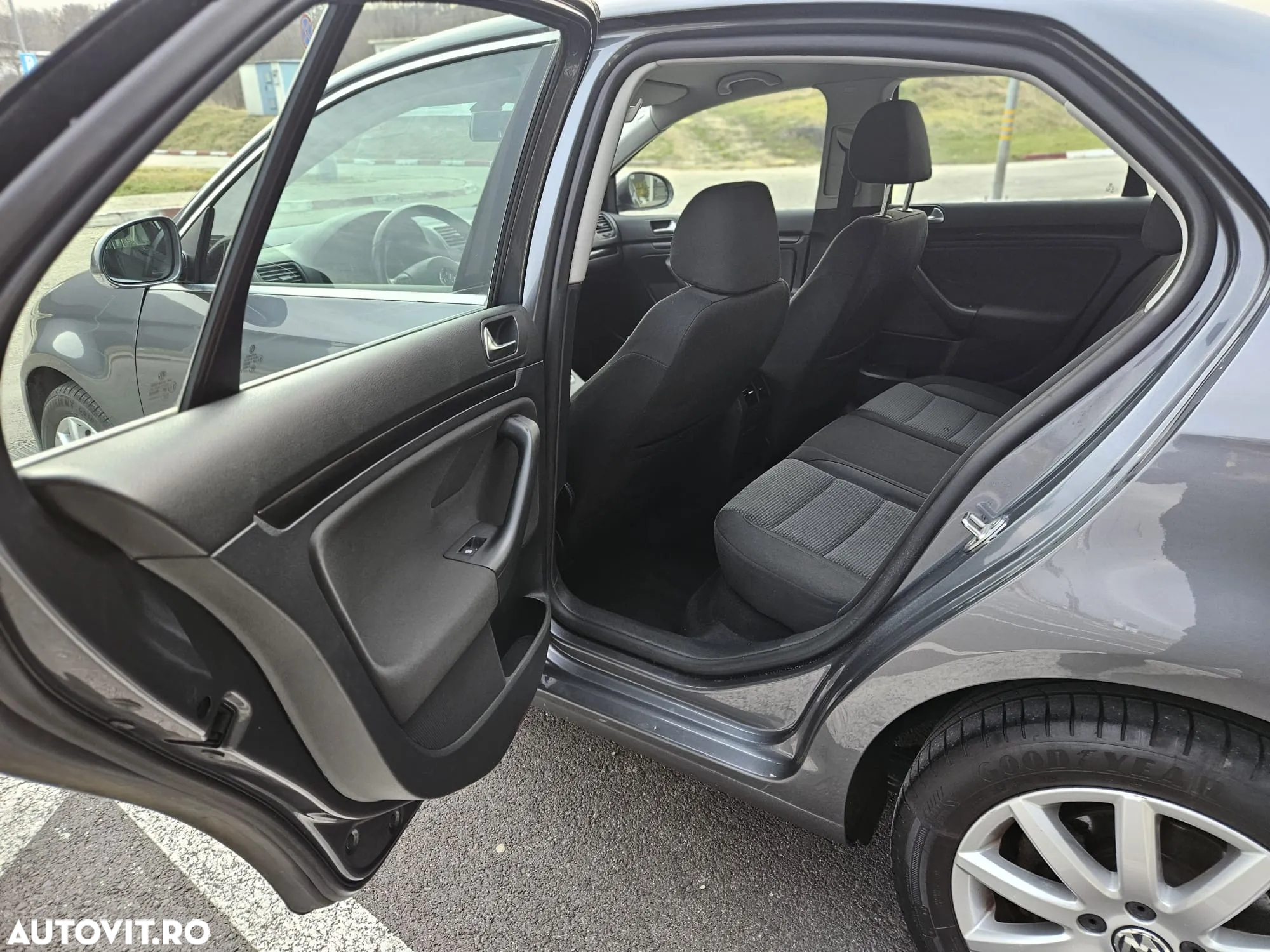 Volkswagen Jetta 1.6 TDI Blue Motion Technology Comfortline - 14