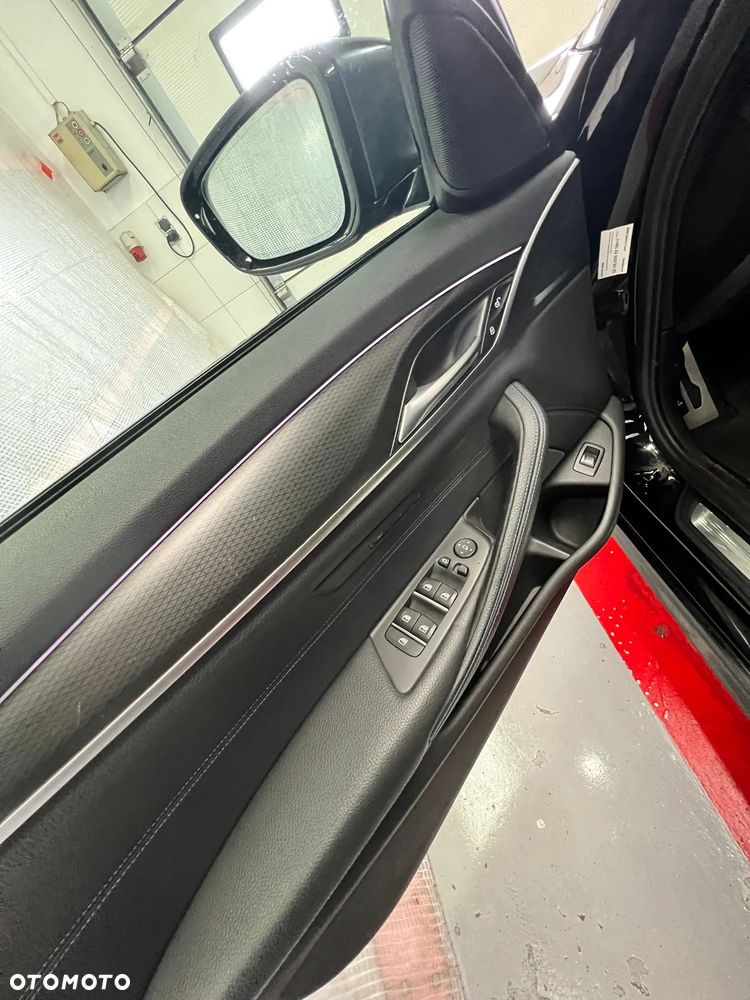 BMW Seria 5 520d xDrive - 17