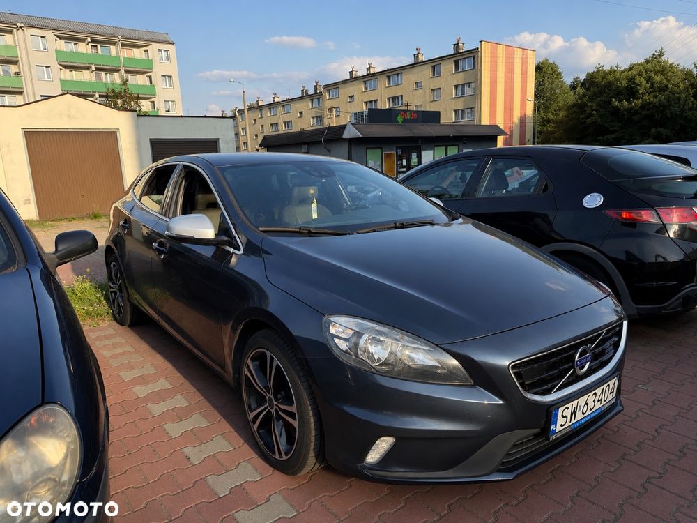 Volvo V40 D4 R-Design - 1