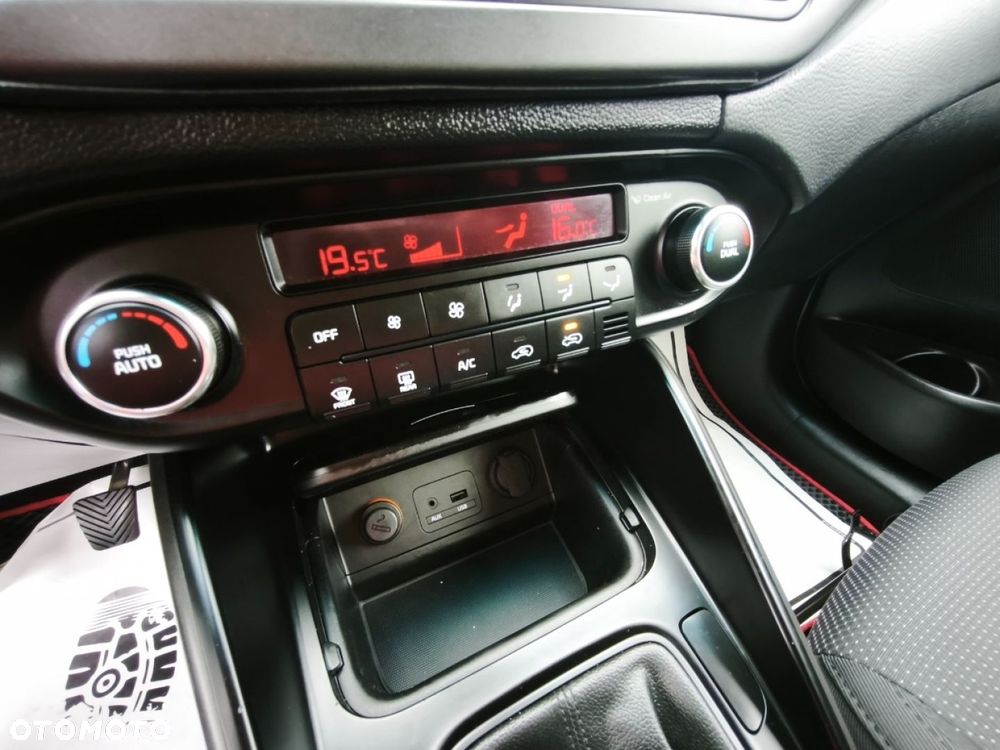 Kia Carens - 12
