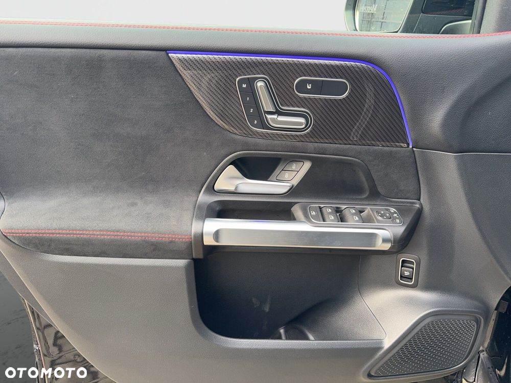 Mercedes-Benz GLB 200 AMG Line 7G-DCT - 17