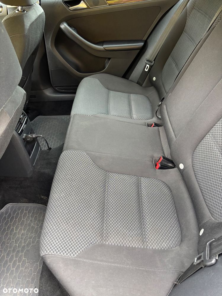 Volkswagen Jetta 2.0 TDI Comfortline - 6