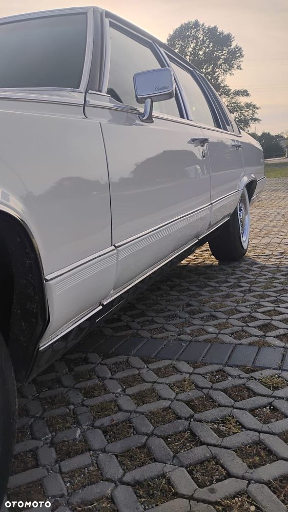 Cadillac Brougham - 6