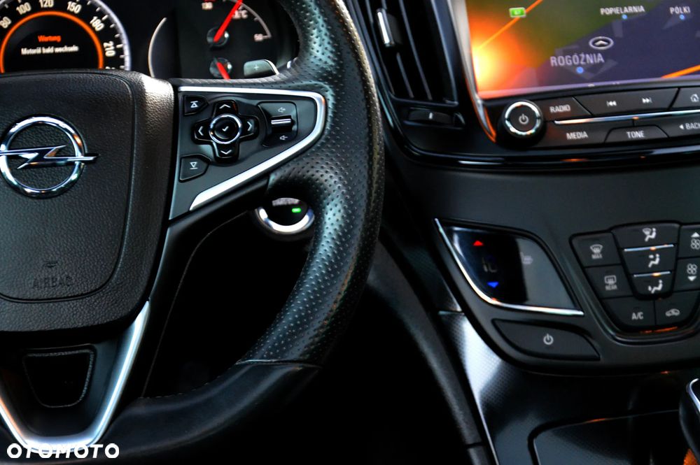 Opel Insignia - 36