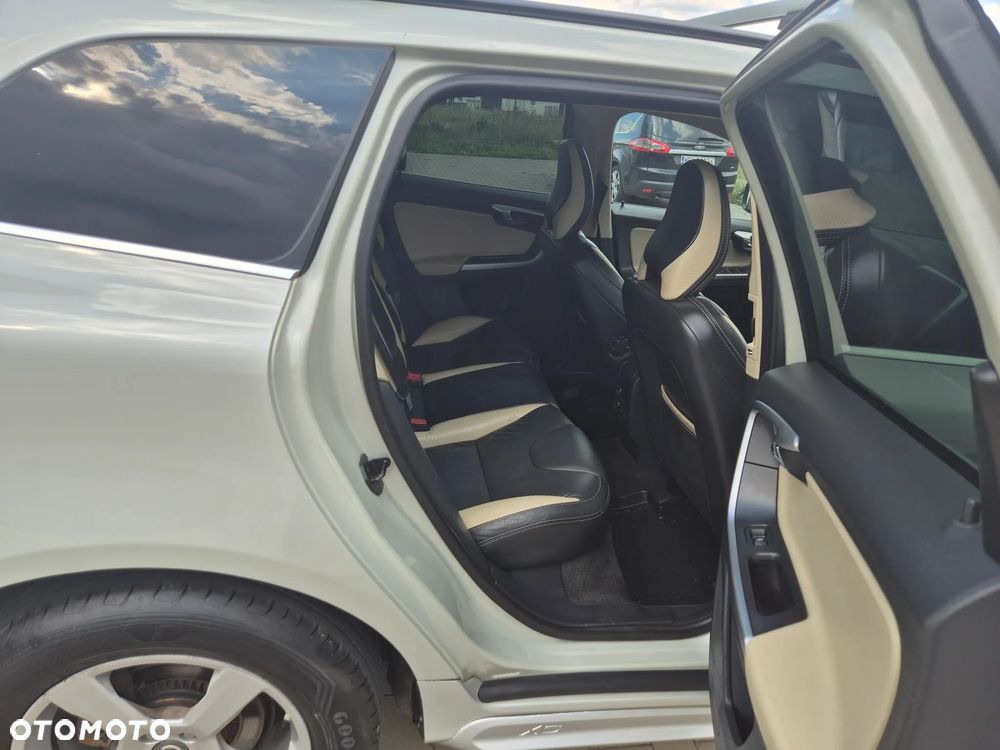 Volvo XC 60 2.4D R-Design - 4