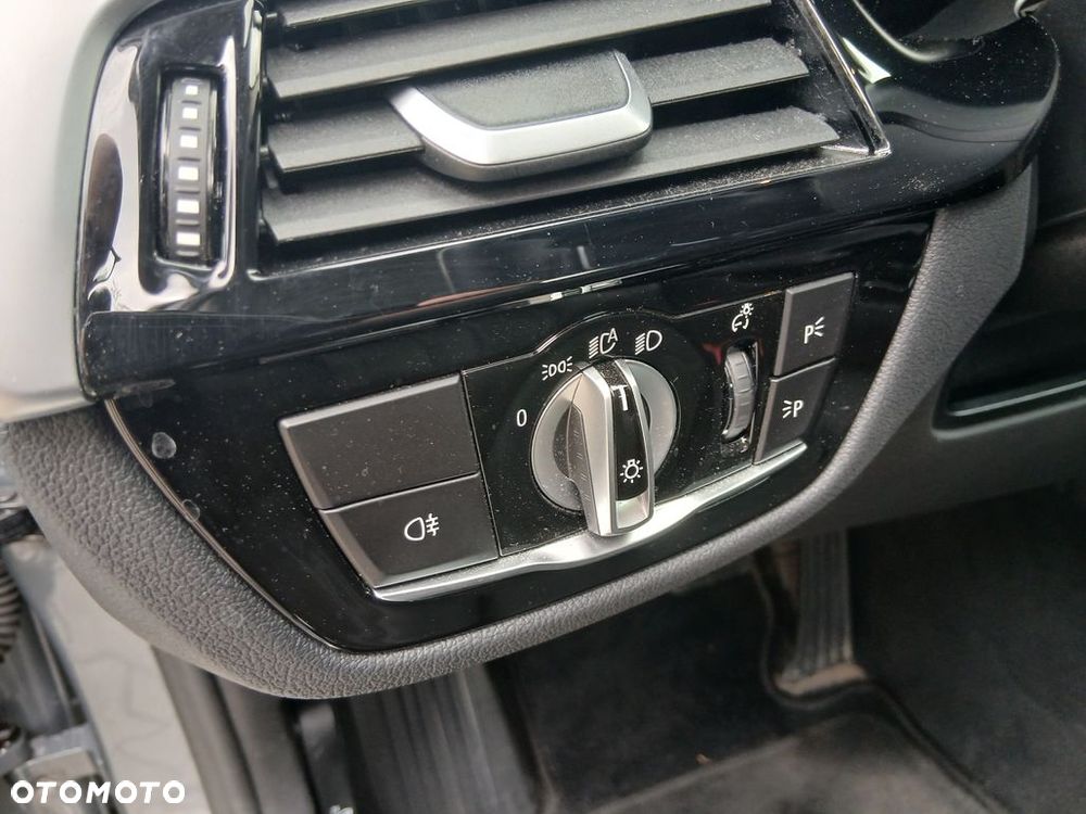 BMW Seria 5 540d xDrive mHEV - 18