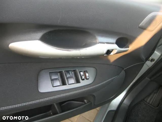 Toyota Auris 1.6 Premium - 24