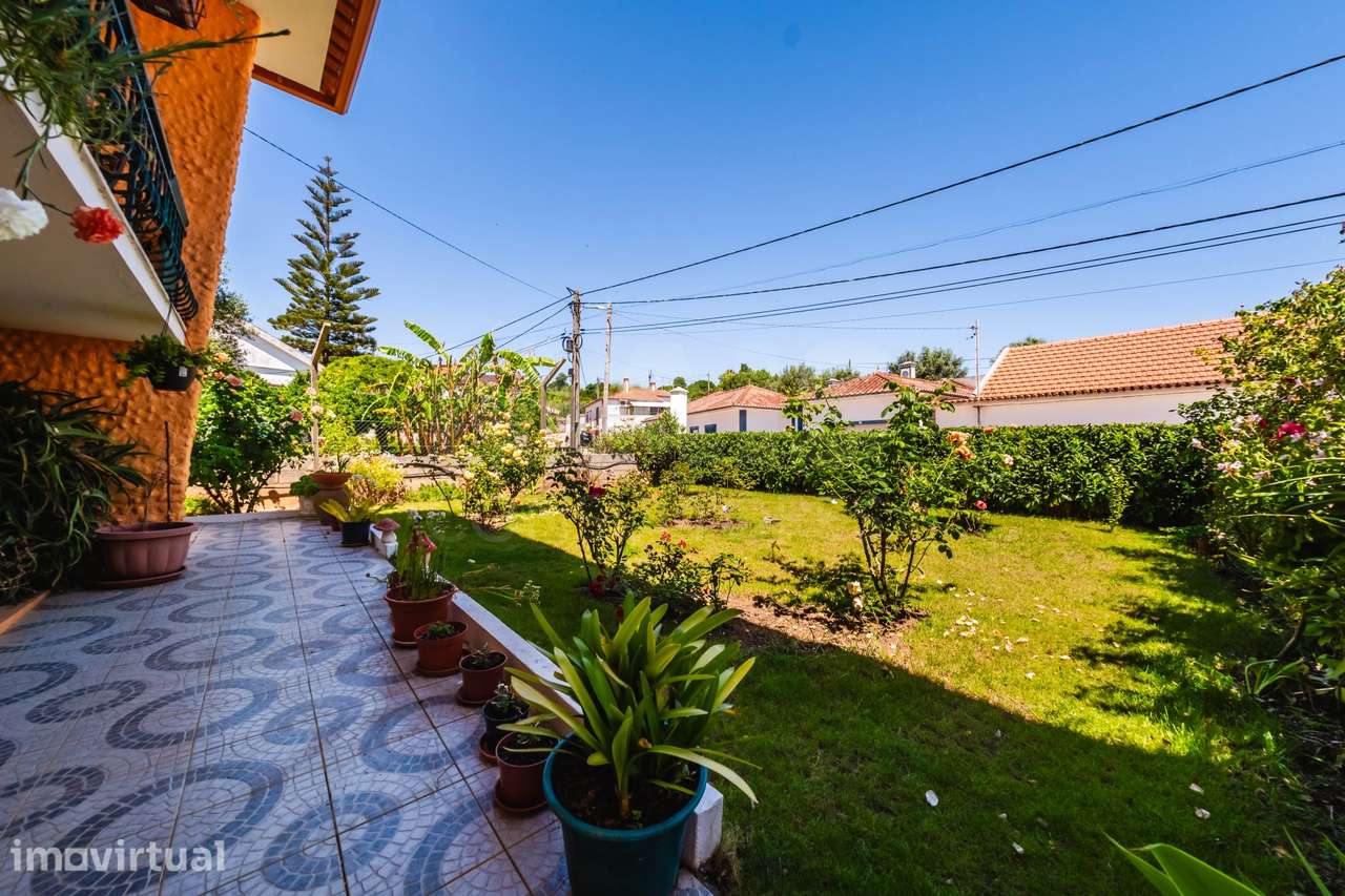 Moradia com charme e privacidade inserida em lote de 1400m² - Grande imagem: 4/43
