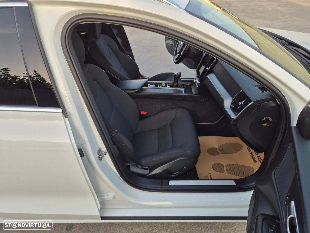 Volvo V60 2.0 D3 Momentum - 37