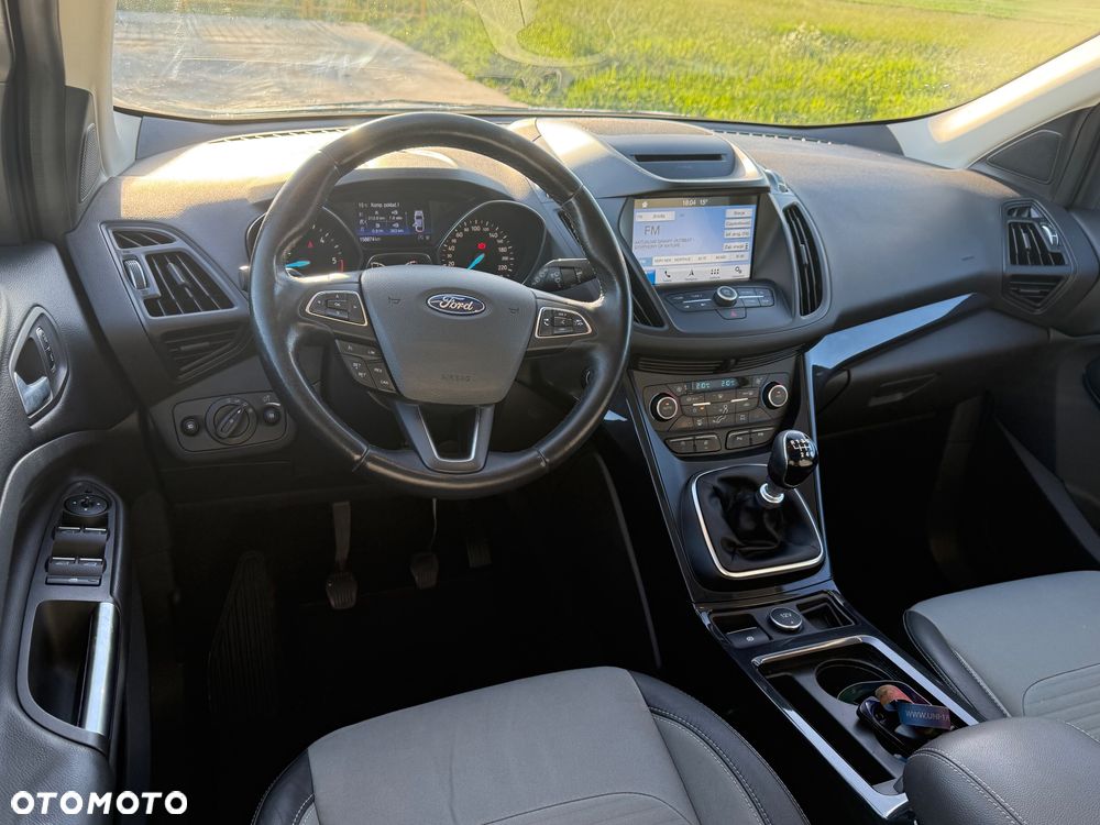 Ford Kuga 2.0 TDCi 2x4 Titanium - 24