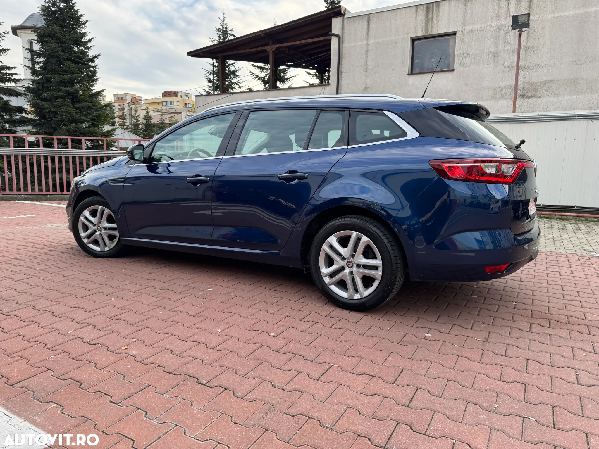 Renault Megane Grandtour BLUE dCi 115 BUSINESS EDITION - 9