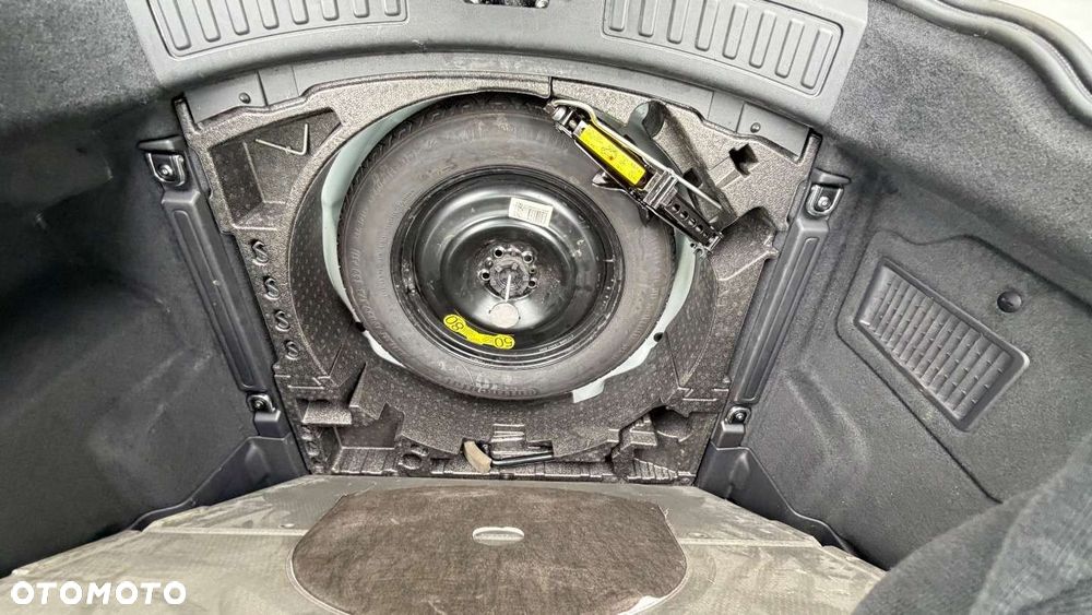 Land Rover Discovery Sport 2.0 Si4 HSE Luxury - 29