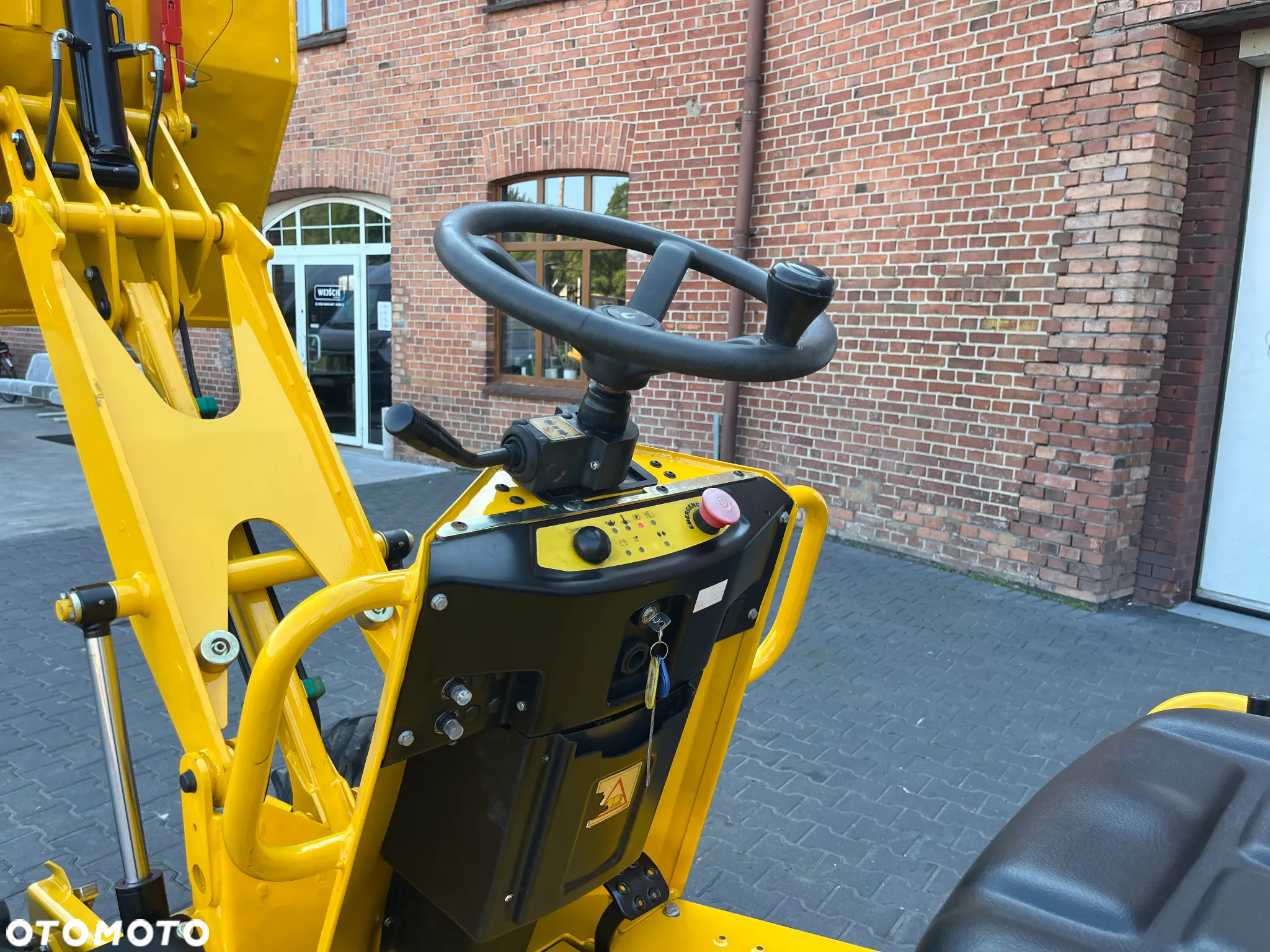 Thwaites MACH 201 - 26