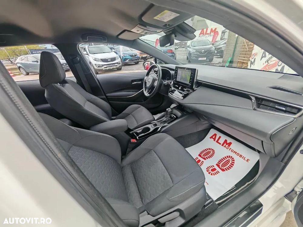 Toyota Corolla ver-sedan-1-8-hsd-dynamic - 4