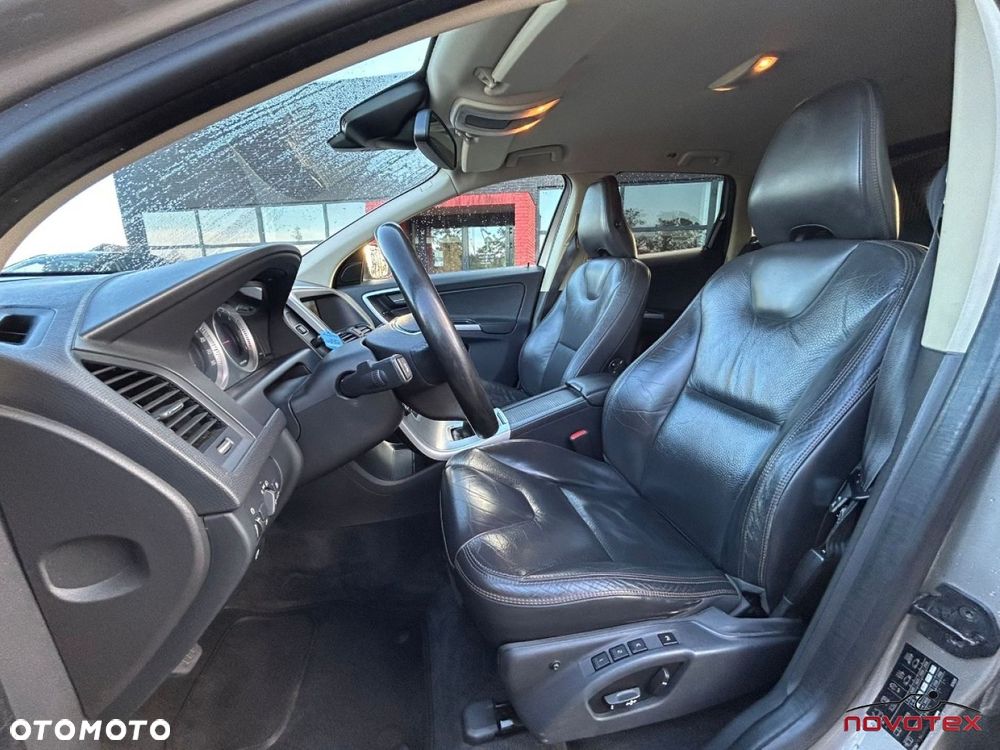 Volvo XC 60 2.4D AWD Summum - 10