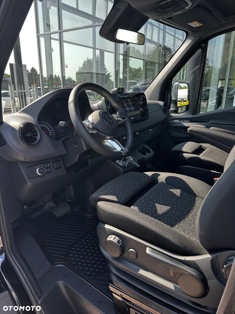Mercedes-Benz Sprinter - 16