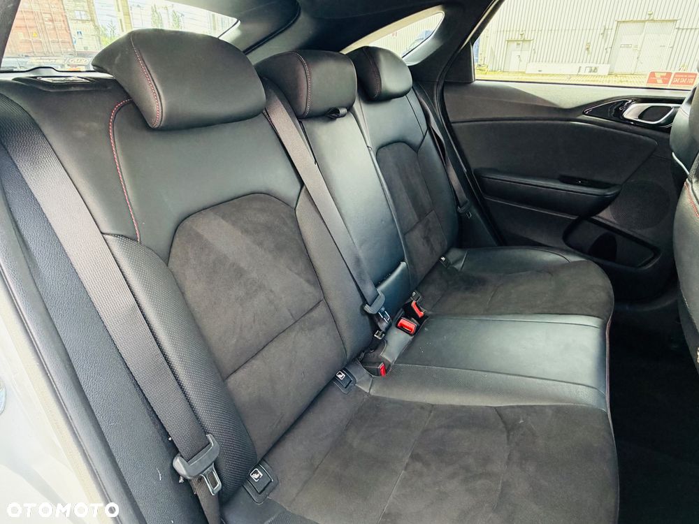 Kia ProCeed 1.6 T-GDI GT DCT - 22