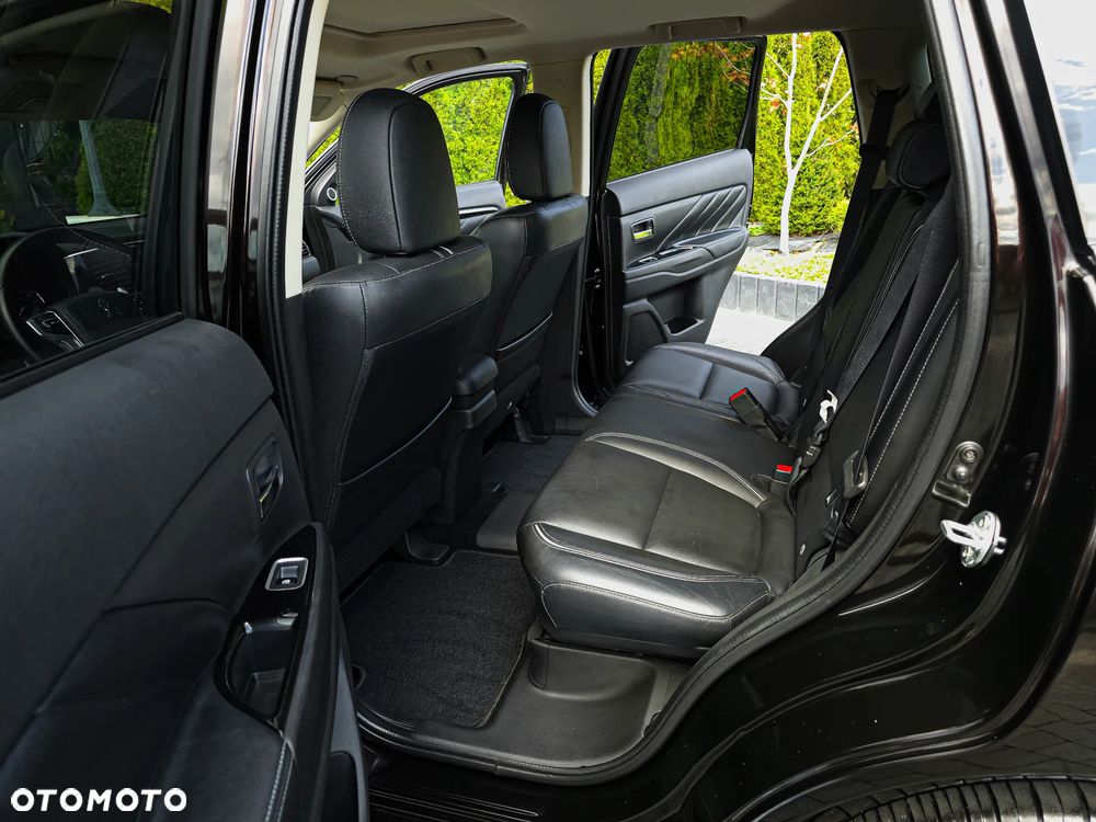 Mitsubishi Outlander Instyle NAVI + - 19