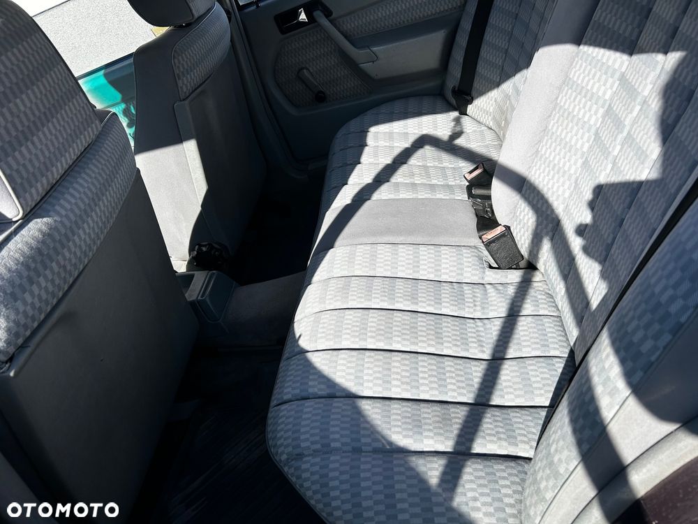 Mercedes-Benz W201 (190) - 9