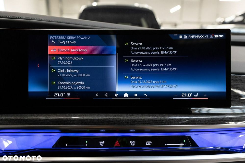 BMW Seria 7 M760e PHEV xDrive Individual Edition sport - 39
