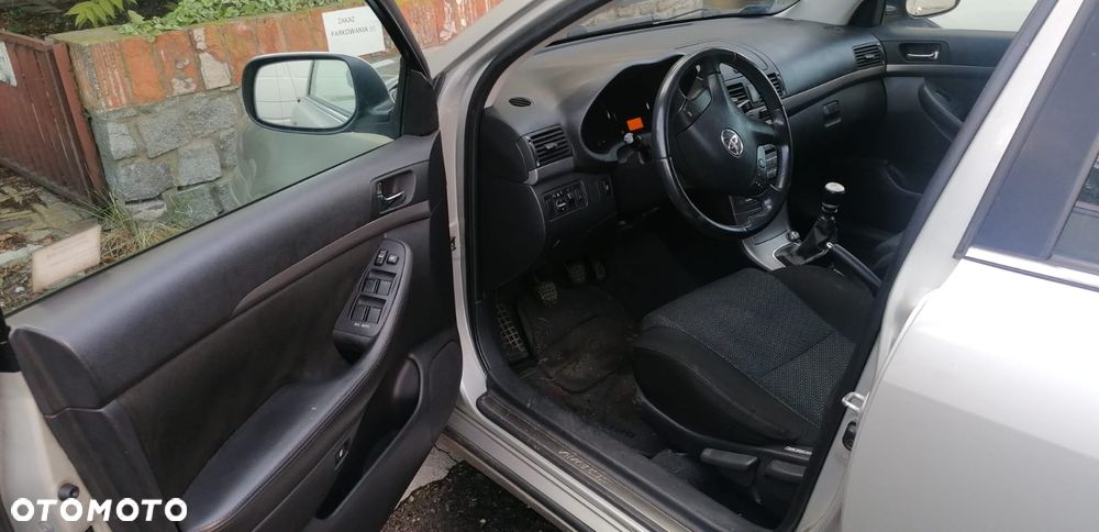 Toyota Avensis - 4