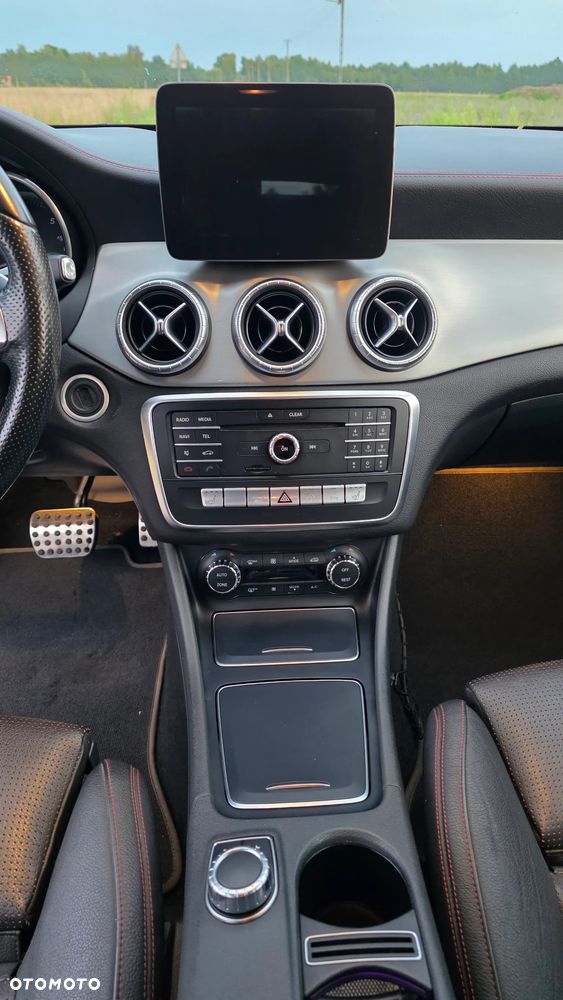 Mercedes-Benz CLA 220 d 7G-DCT - 19