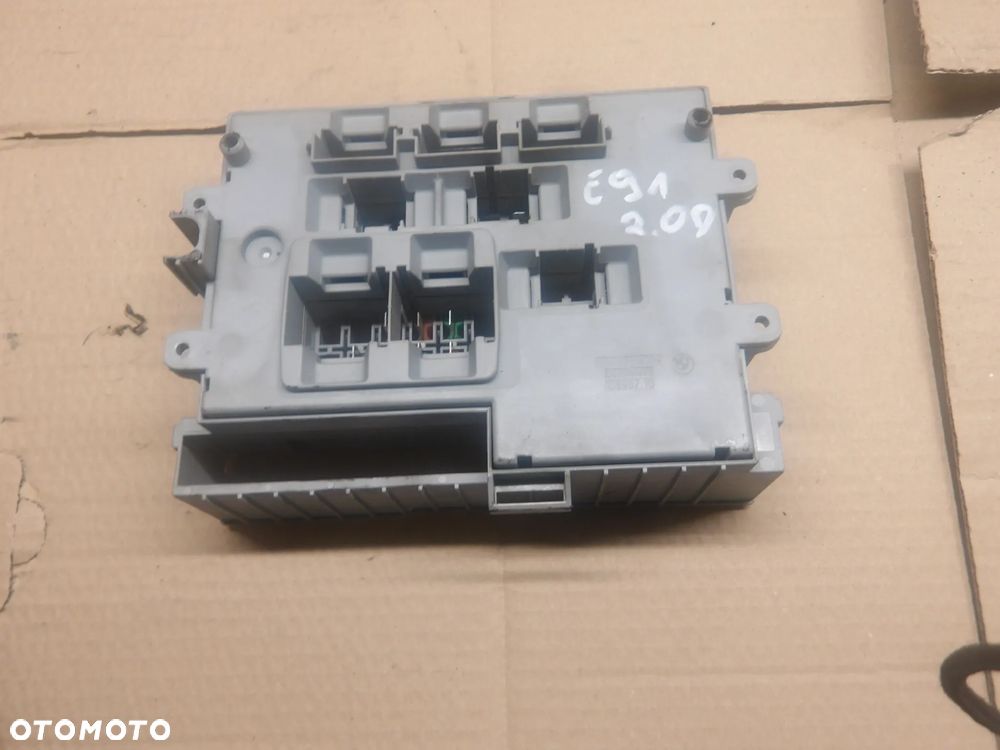 BMW E91 KOMBI 2.0D MODUŁ SKRZYNKA BEZPIECZNIKÓW 6906622 - 4
