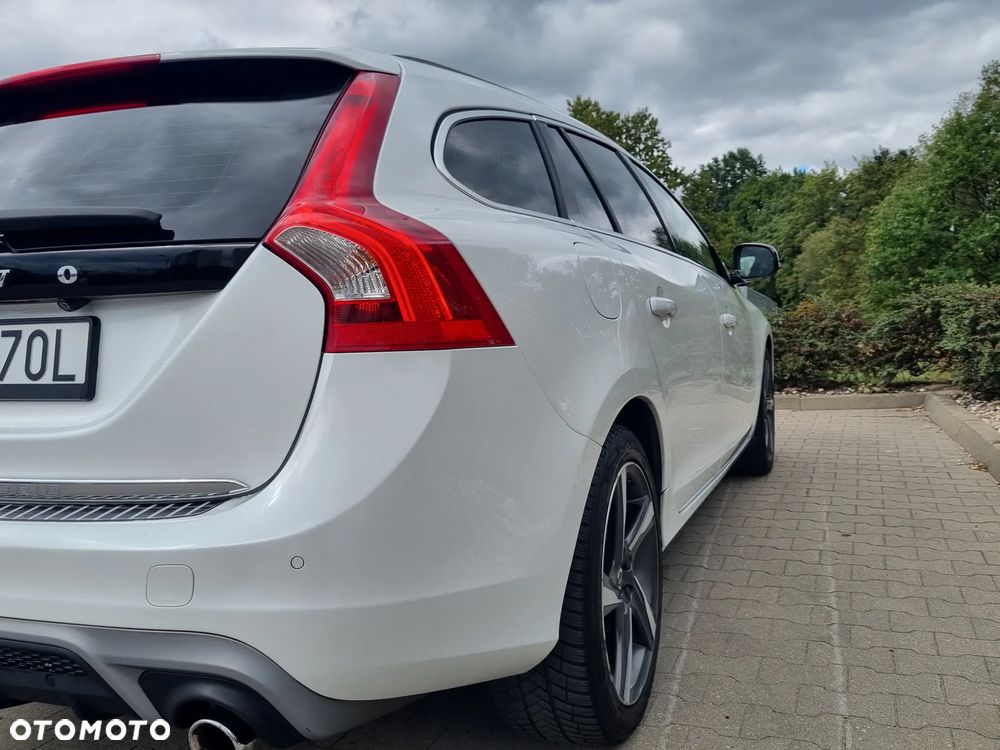 Volvo V60 D6 AWD Plug-in Hybrid R-Design Summum - 15