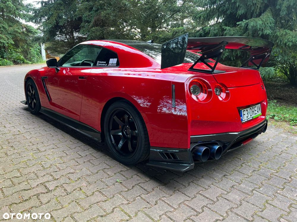 Nissan GT-R - 5