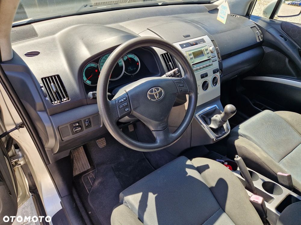 Toyota Corolla Verso - 9