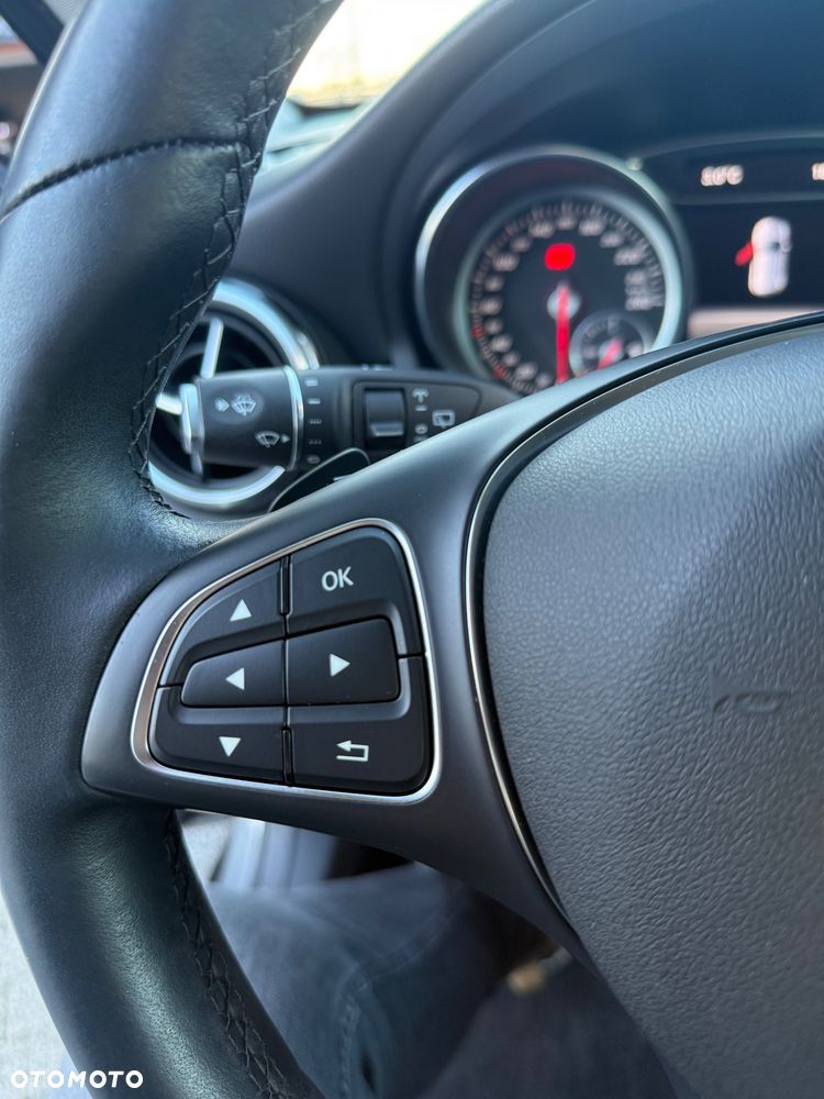 Mercedes-Benz GLA 180 7G-DCT - 15