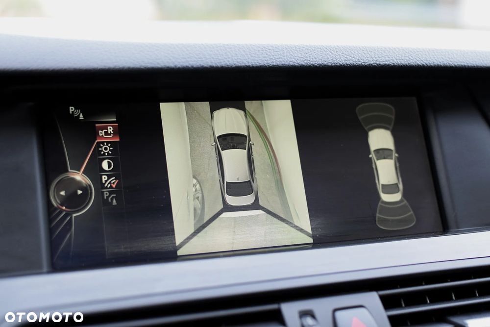 BMW Seria 5 528i xDrive Sport-Aut - 25