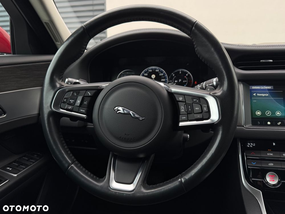 Jaguar XF 30d Portfolio - 10