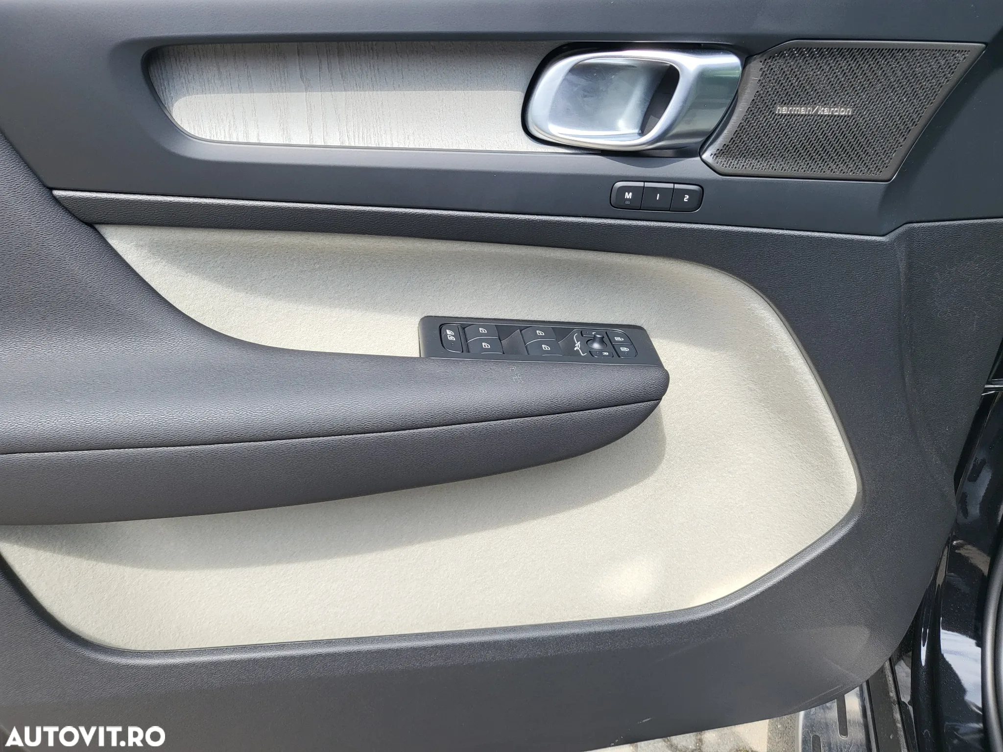 Volvo XC 40 B3 AT FWD MHEV Plus Dark - 28