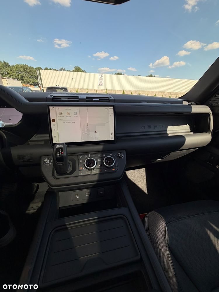 Land Rover Defender - 25