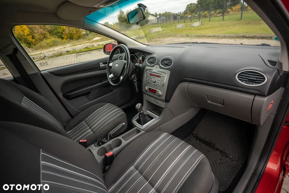 Ford Focus 1.6 16V Style+ - 24