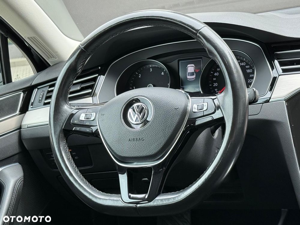 Volkswagen Passat 1.6 TDI SCR DSG - 26