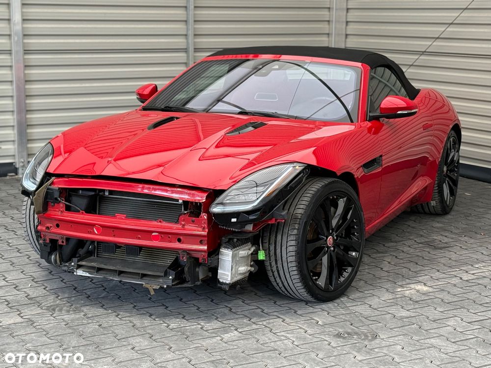 Jaguar F-Type P300 - 32